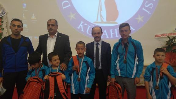 Dumlupınar Üniversitesi ve Türkiye Özel Sporcular Spor Federasyonu işbirliği ile Özel Sporcular Ödül Töreni düzenlendi. 