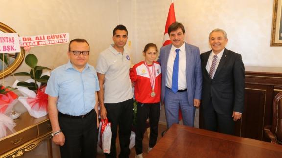 Türkiye Şampiyonundan İl Milli Eğitim Müdürü Sabahattin Dülger´e Ziyaret   