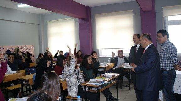 Kütahya Milli Eğitim Müdürümüz Hasan Başyiğit, ikinci dönemi Sosyal Bilimler Lisesindeki dersle açtı.