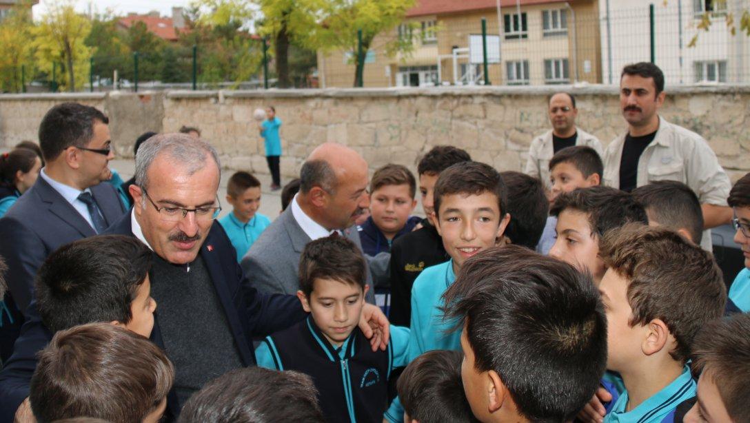 Valimiz Sayın Dr. Ömer TORAMAN Ahteri İmam Hatip Ortaokulu'nu Ziyaret Etti