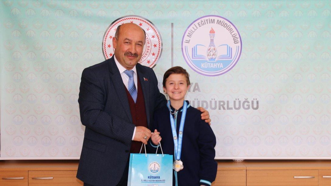 Hasan BAŞYİĞİT, İşitme Engelliler Badminton Şampiyonası Minikler Tek Bayanlar Türkiye İkincisi Şeyda ELMAS'ı Tebrik Etti
