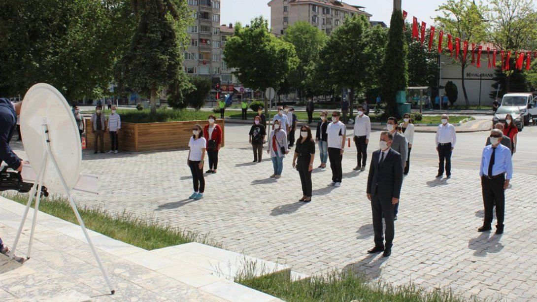 19 Mayıs Atatürk'ü Anma, Gençlik ve Spor Bayramı Dolayısıyla Çelenk Sunma Töreni Yapıldı