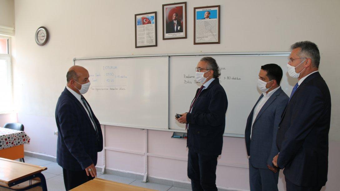 Talim ve Terbiye Kurulu Başkanlığı Eğitim Politikaları Daire Başkanı Mustafa Alphan BAŞBEKLEYEN, Sınav Yapılacak Bazı Okullarımızı Ziyaret Etti