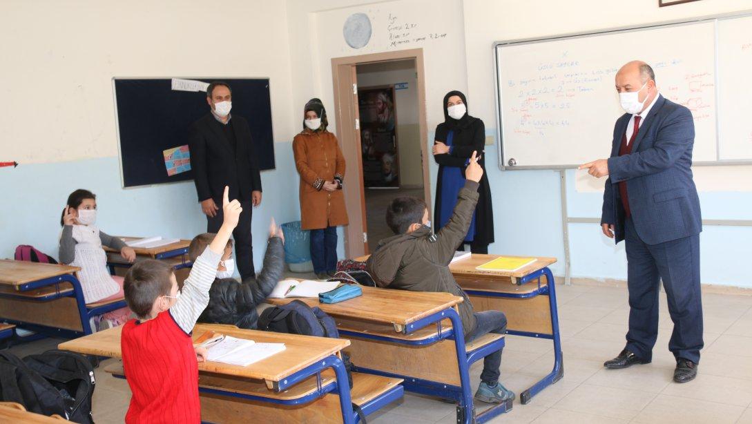 İl Millî Eğitim Müdürümüz Hasan BAŞYİĞİT, Seyitömer Ortaokulunu Ziyaret Etti