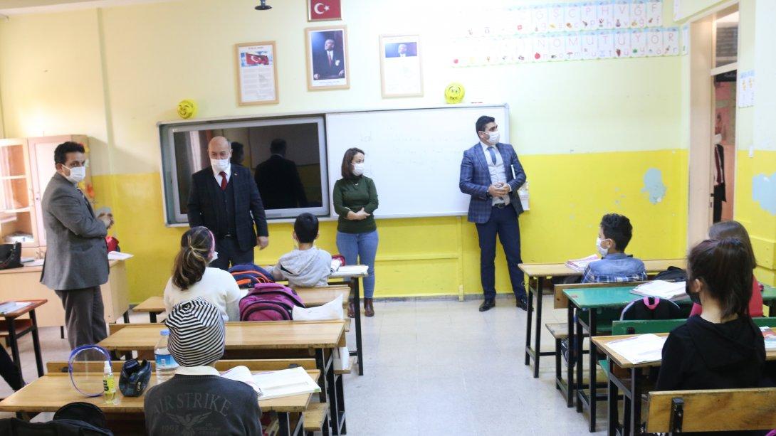İl Millî Eğitim Müdürümüz Hasan BAŞYİĞİT, Şehitler İlk ve Ortaokulunu Ziyaret Etti