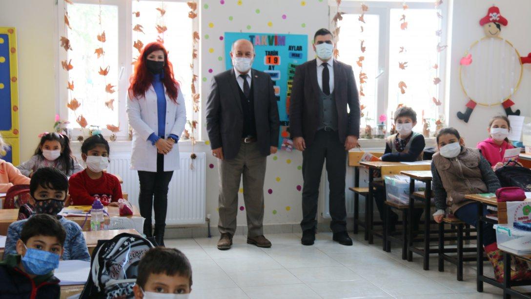 İl Millî Eğitim Müdürümüz Hasan BAŞYİĞİT ve Şube Müdürü Mustafa TOPUZ Andız İlkokulunu Ziyaret Ettiler