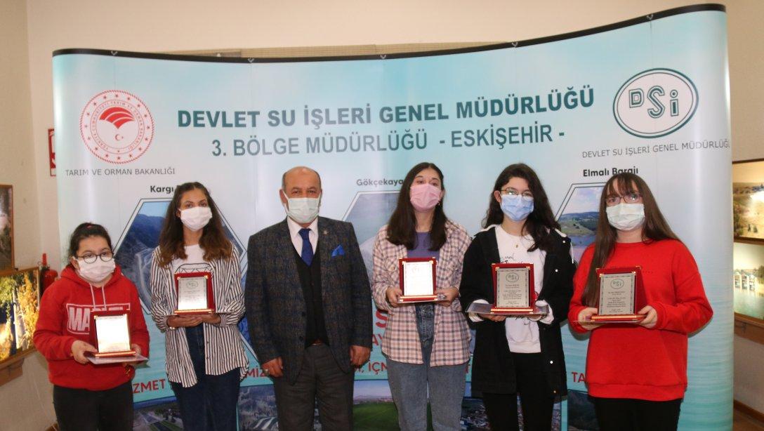 DSİ 3. Bölge Müdürlüğünün Düzenlediği Suyun Değeri Konulu Yarışmalarda Dereceye Giren Öğrencilerimiz Ödüllendirildi