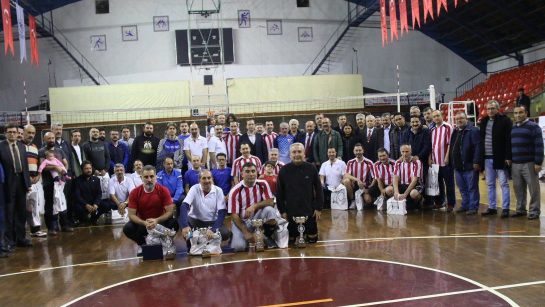 "24 Kasım Öğretmenler Günü Voleybol Turnuvası" Tamamlandı