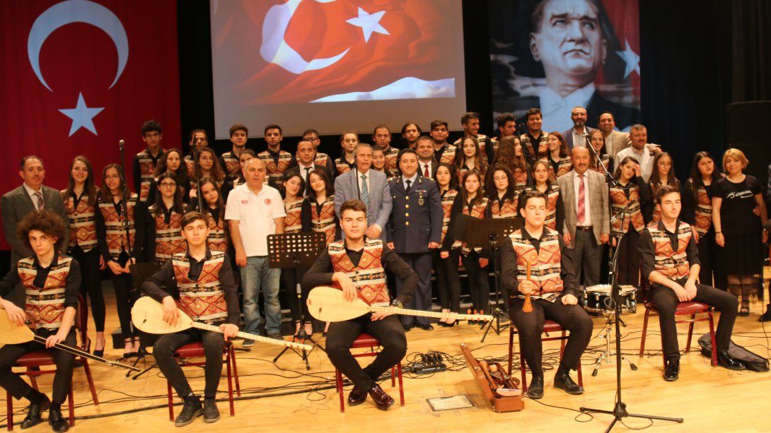 İlk Adımdan Kurtuluşa Sloganıyla Kahramanlık Türküleri Konseri Düzenlendi 