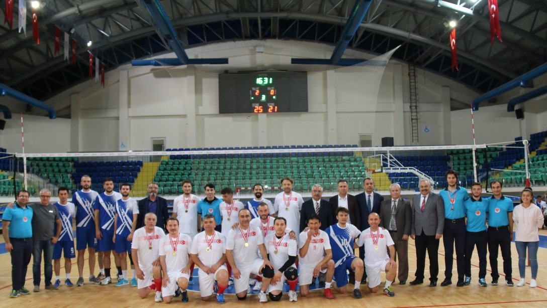 Öğretmenler Kupası Voleybol ve Futsal Final Maçları Yapıldı