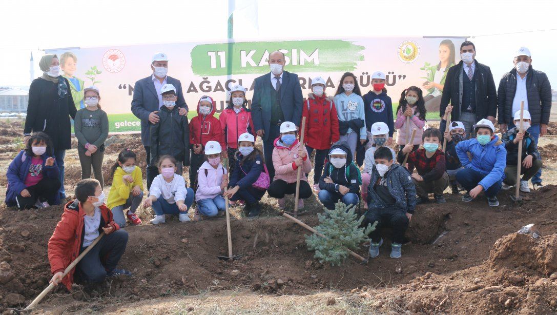 11 Kasım Millî Ağaçlandırma Günü Dolayısıyla İl Millî Eğitim Müdürümüz Hasan BAŞYİĞİT ve Öğrenciler Ağaç Dikim Etkinliğine Katıldı
