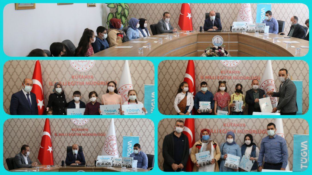 Türkiye Gençlik Vakfı'nın Düzenliği Münazara Yarışmasında Dereceye Giren Öğrencilere Ödül Verildi
