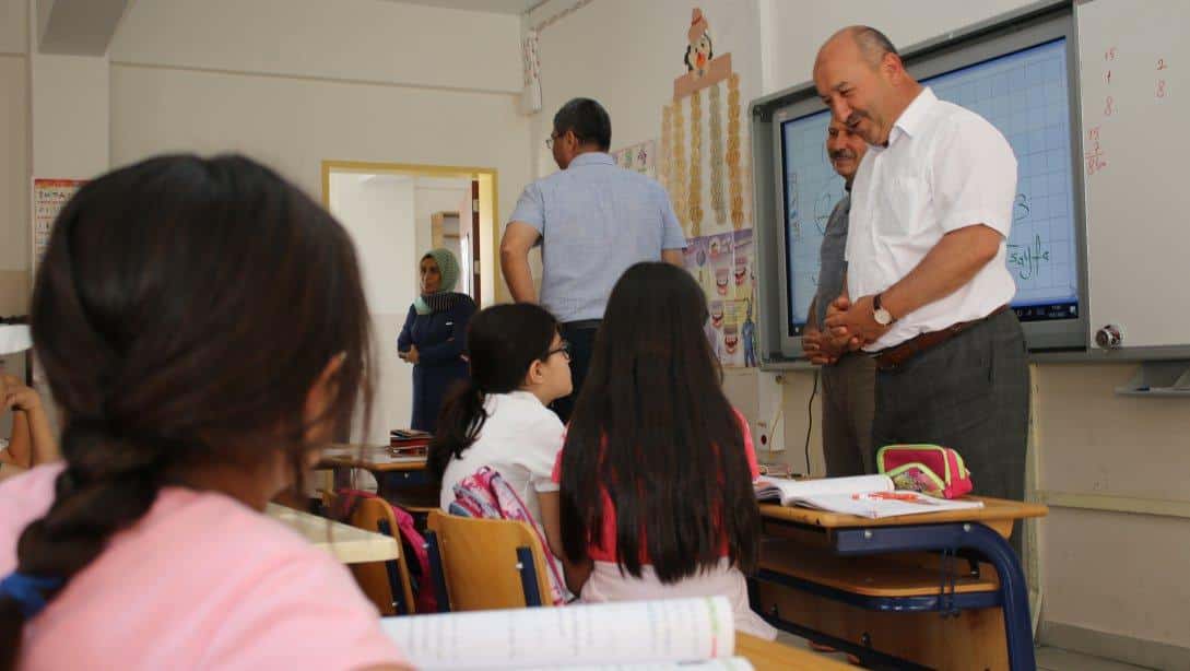 İl Millî Eğitim Müdürümüz Hasan BAŞYİĞİT Yaz Kurslarını Ziyaret Etti