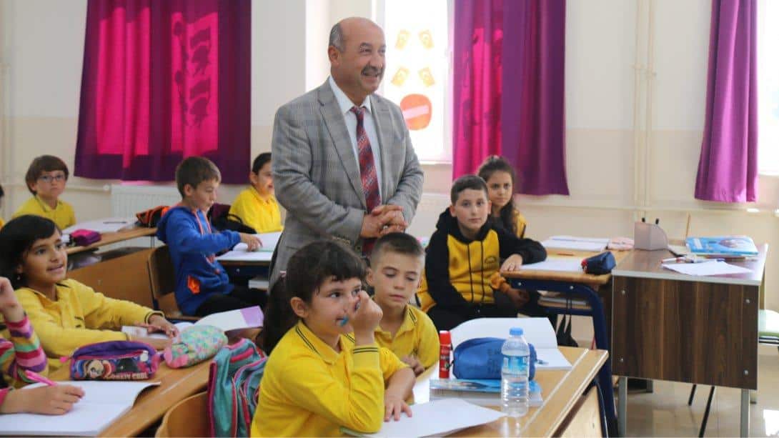 İl Millî Eğitim Müdürümüz Hasan BAŞYİĞİT ve Şube Müdürü Mustafa TOPUZ Turgut Özal İlkokulunu Ziyaret Ettiler