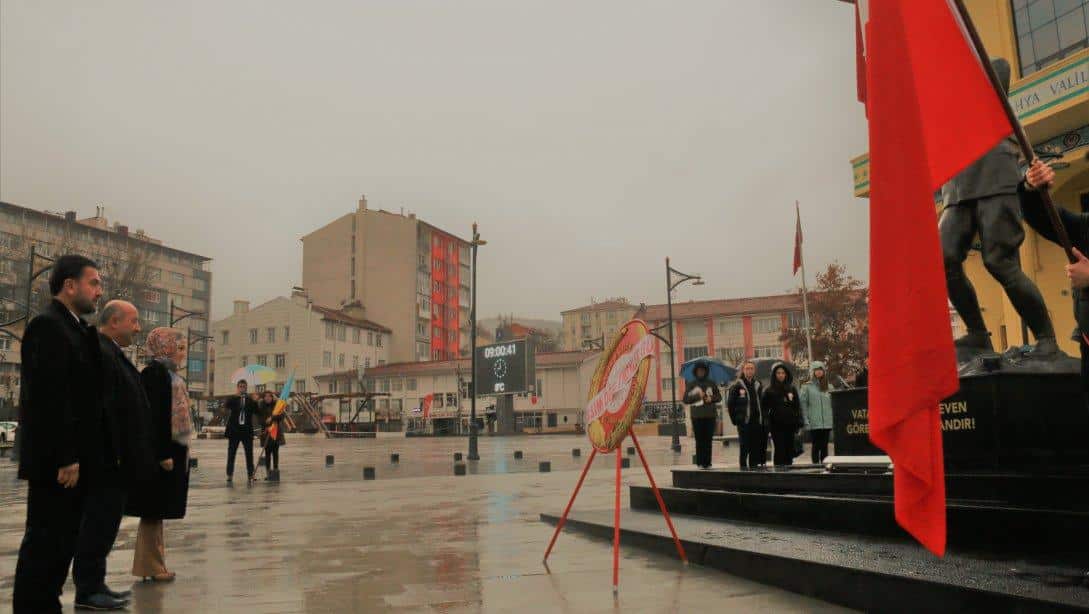 24 Kasım Öğretmenler Günü Dolayısıyla Atatürk Anıtı'na Çelenk Sunuldu