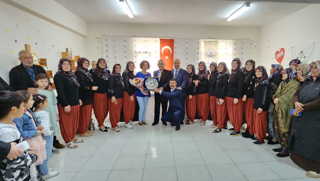 Andız Köy Yaşam Merkezi'nde İğne Oyası Sergisinin Açılışı Gerçekleştirildi