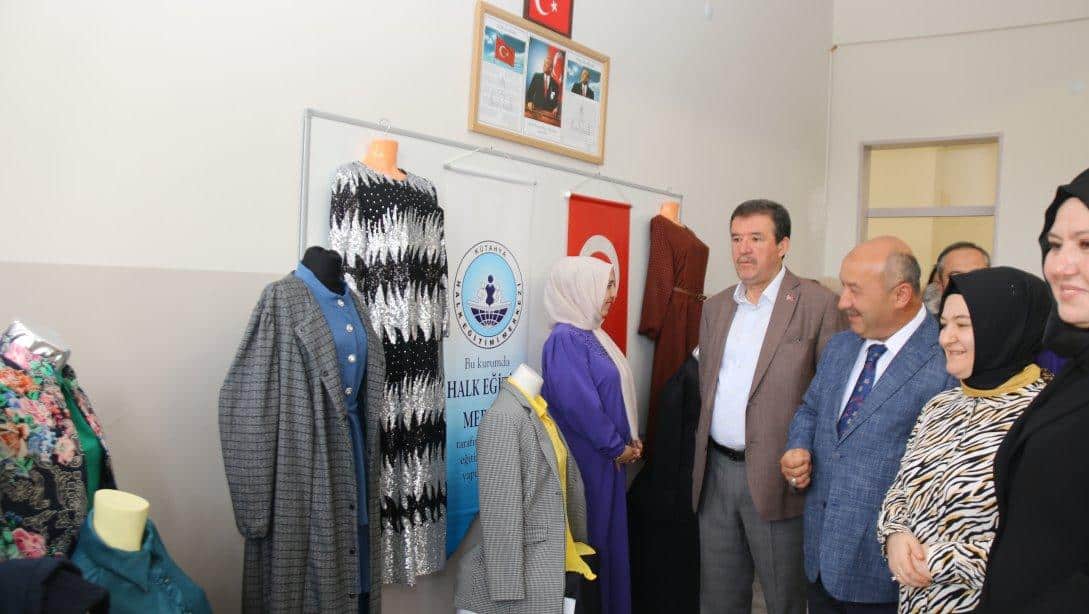 Halime Erkan Ortaokulunda İğne Oyası ve Giyim Teknolojileri Kurslarının Yıl Sonu Sergi Açılışı Yapıldı