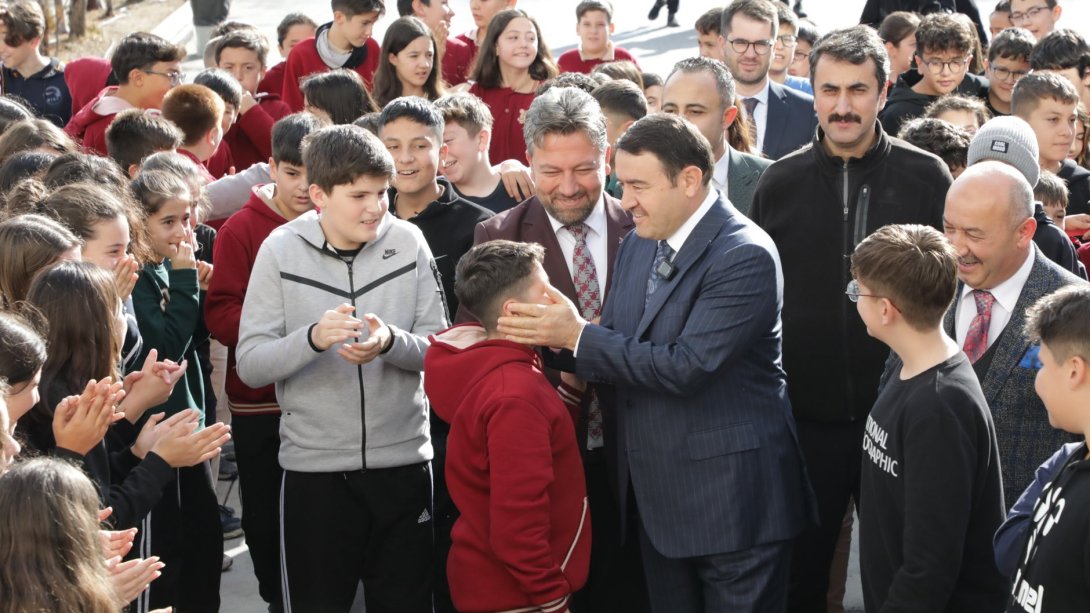 Valimiz Sayın Musa IŞIN Fatih Ortaokulunu Ziyaret Etti
