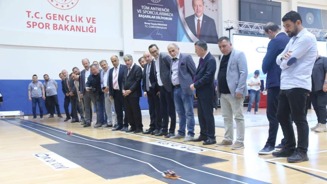 Tavşanlı'da ROBOTAV Heyecanı: 3. Geleneksel Ulusal Robot Yarışması Renkli Görüntülere Sahne Oldu