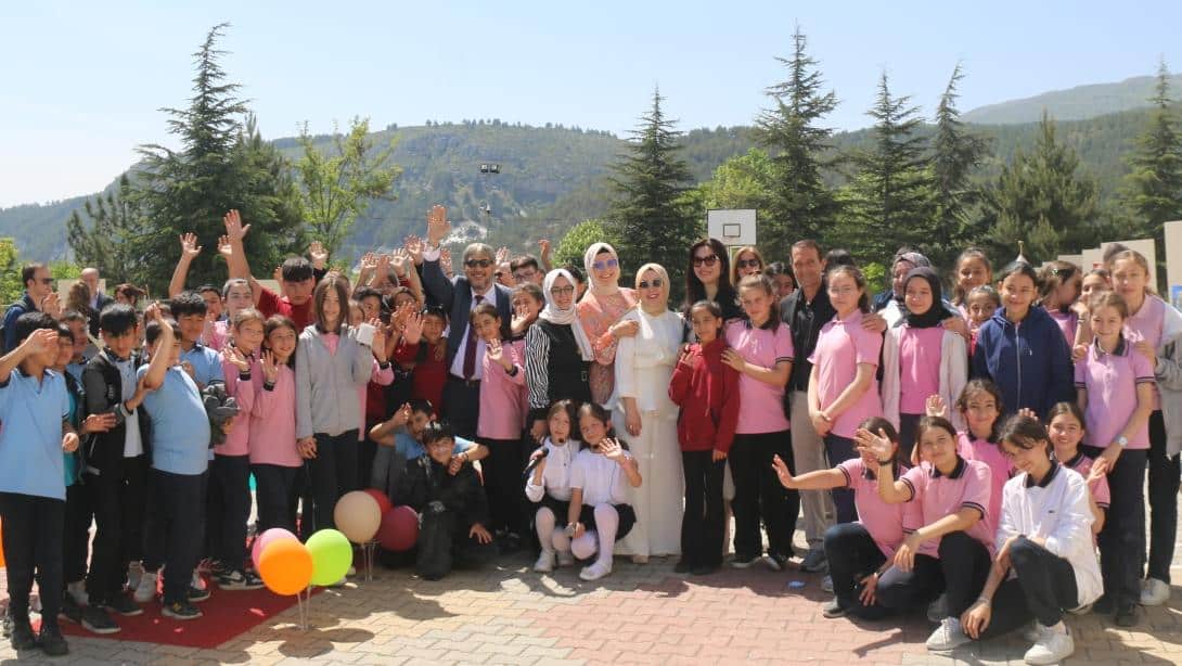 Adnan Menderes Ortaokulunda Sanat ve Edebiyat Dolu Festival Coşkusu