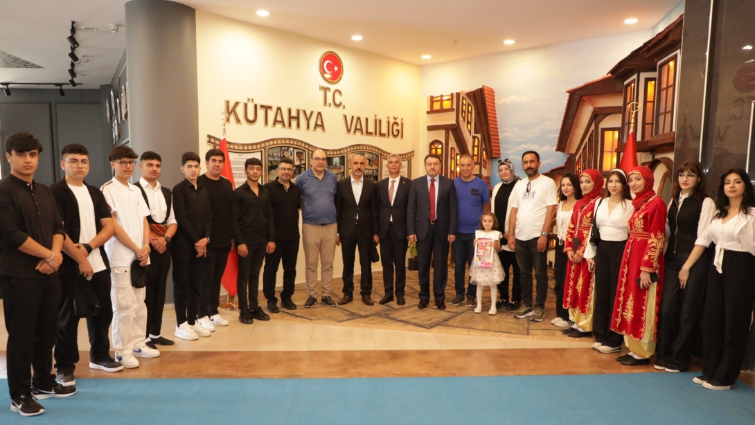 Valimiz Sayın Musa IŞIN Elazığ Kaya Karakaya Güzel Sanatlar Lisesi Ekibini Makamında Kabul Etti