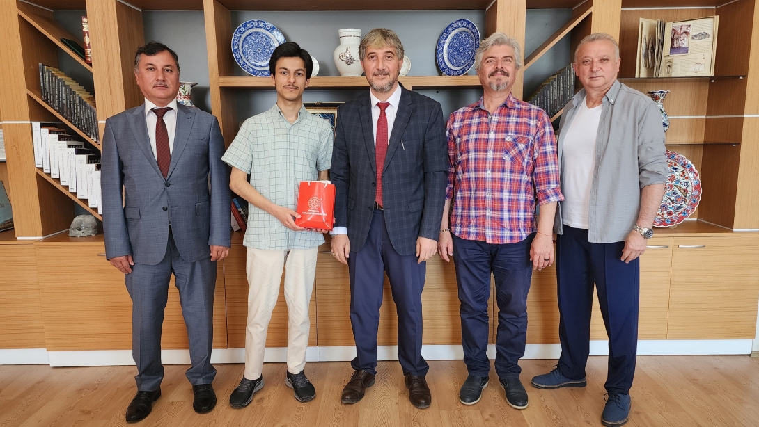 Türkiye Birincisi Öğrencimizden İl Millî Eğitim Müdürümüze Ziyaret