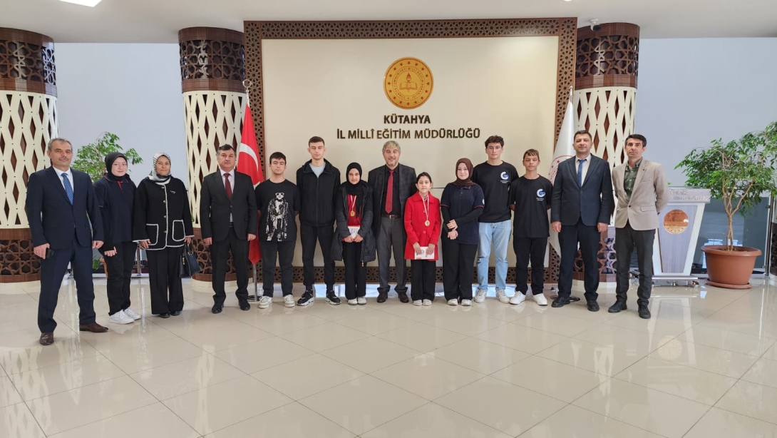 Kendin Yap Atölyesi Ulusal Robot Yarışmaları'nda Derece Elde Eden Öğrencilerimizden Müdürlüğümüze Ziyaret